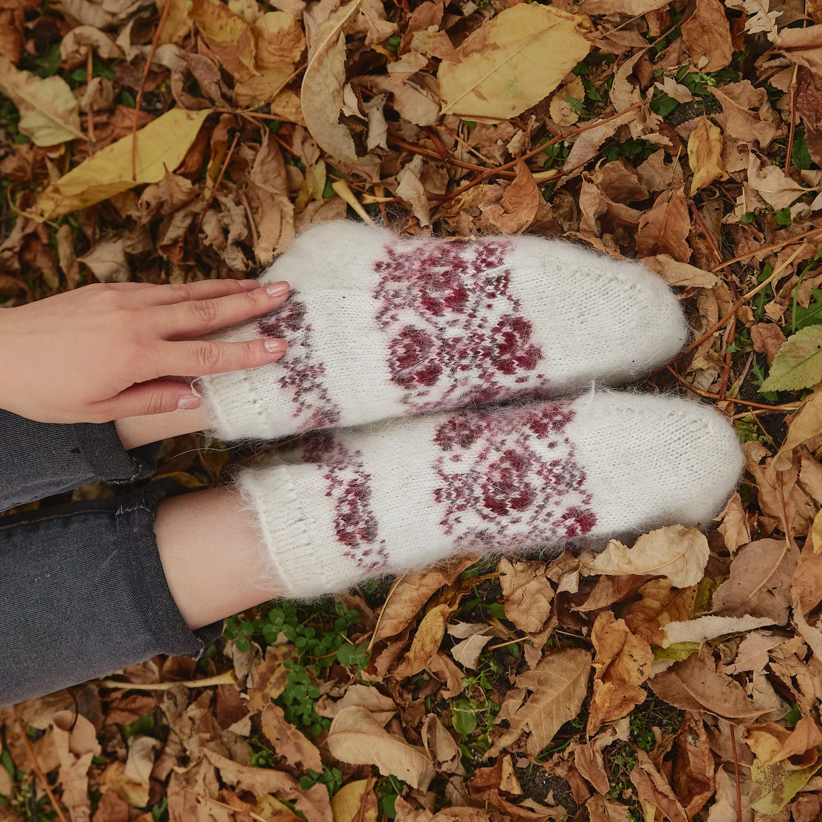 Women's Winter Rosette Non-Binding Goat Wool Socks